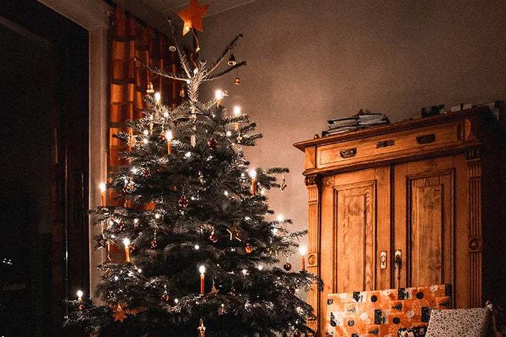 Wann künstlichen Weihnachtsbaum aufstellen? – Tradition und Trends