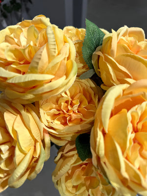 Bouquet de rosas com 10 cabeças de flores - Thalia | 45 cm